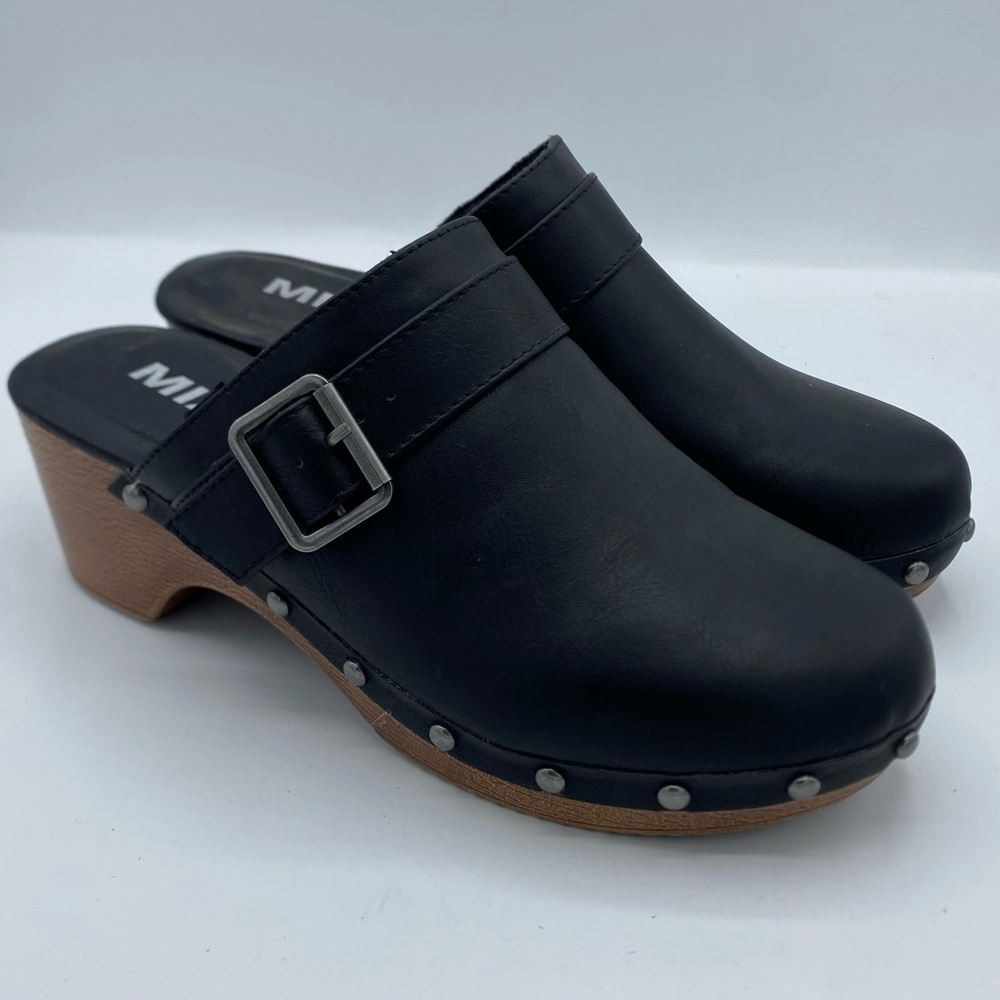 MIA Women’s Apollo Black Low Retro Studded Clogs Size 7.5